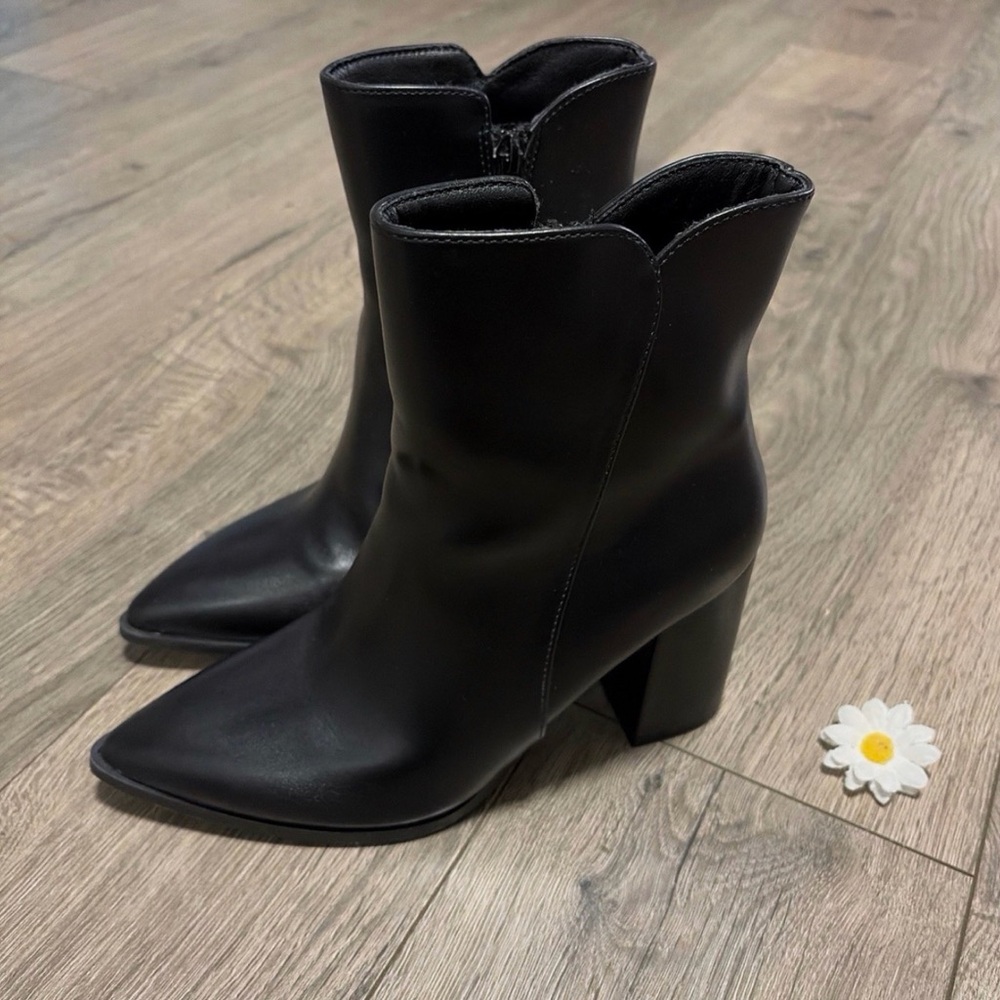Elegant Black Heeled Boots